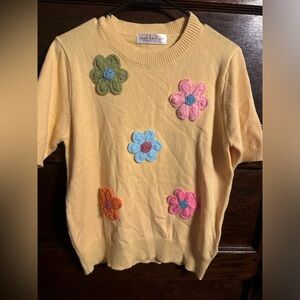 Mod Boutique, Yellow Floral Embroidered Women's Short Sleeve Top, Size L, EUC